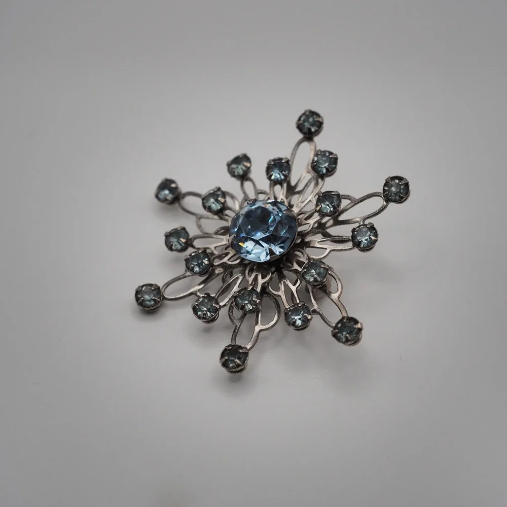 Vintage Brooch Blue Starburst Rhinestone Snowflake Pin Silver Tone Atomic 3D